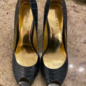 Guess peep toes
